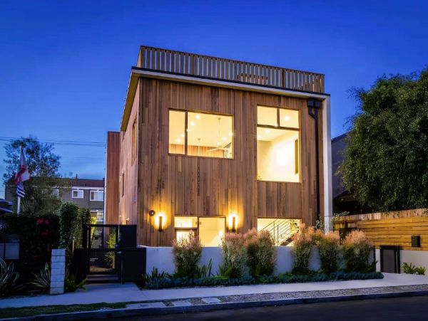 Venice Vacation Home Four Bedroom Walk to Beach