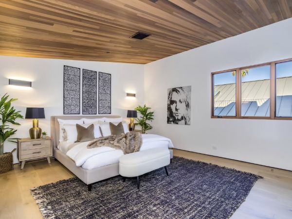 Venice Vacation Home Four Bedroom Walk to Beach
