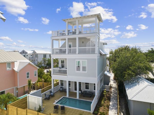 Unforgettable Luxury Home with Private Pool and Gulf Views