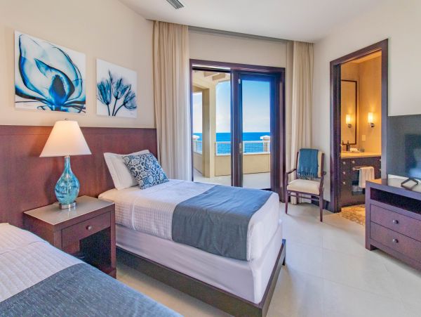 Cayman Luxury Villa World Class Amenities Views!