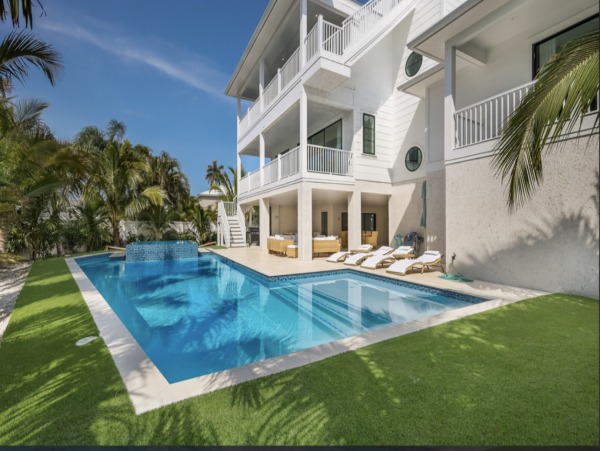 Holmes Beach Vacation Home Four Bedroom Walk to Beach