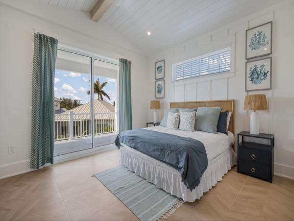 Holmes Beach Vacation Home Four Bedroom Walk to Beach