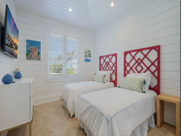 Holmes Beach Vacation Home Four Bedroom Walk to Beach