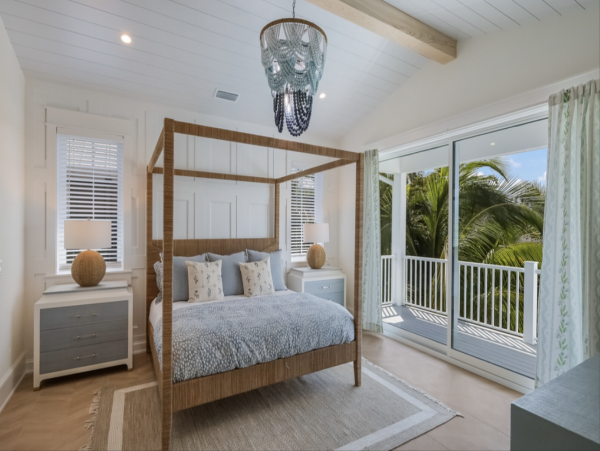 Holmes Beach Vacation Home Four Bedroom Walk to Beach