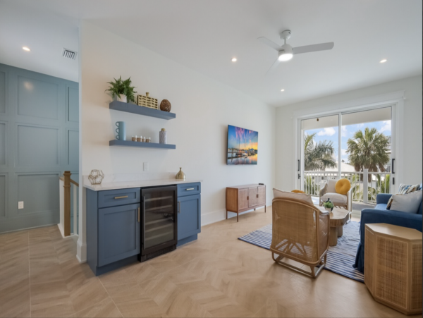 Holmes Beach Vacation Home Four Bedroom Walk to Beach