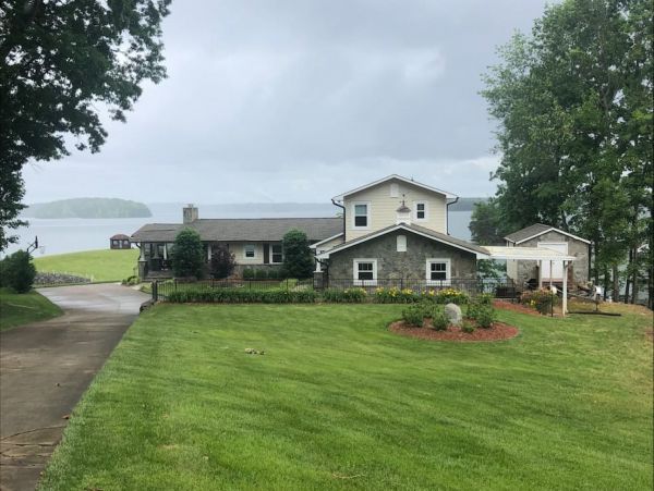 Lake Norman Vacation Home Four Bedroom