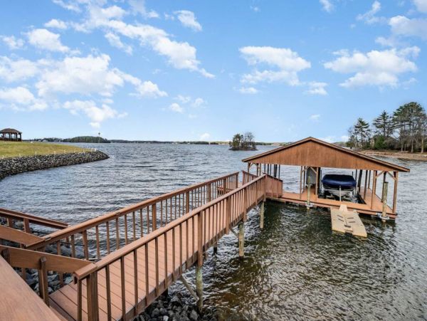 Lake Norman Vacation Home Four Bedroom