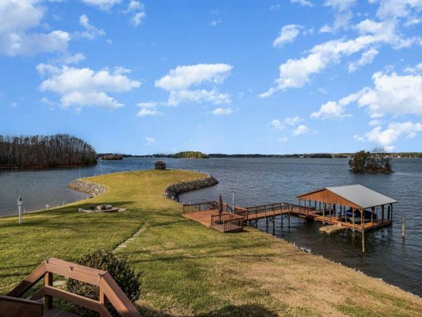 Lake Norman Vacation Home Four Bedroom