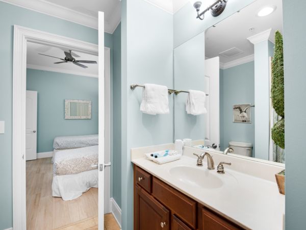Beachfront Destin Condo Rental - Luxury Gulf-Front Vacation Rental with Pool