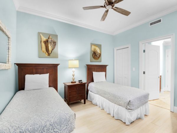 Beachfront Destin Condo Rental - Luxury Gulf-Front Vacation Rental with Pool