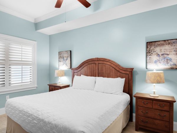 Beachfront Destin Condo Rental - Luxury Gulf-Front Vacation Rental with Pool