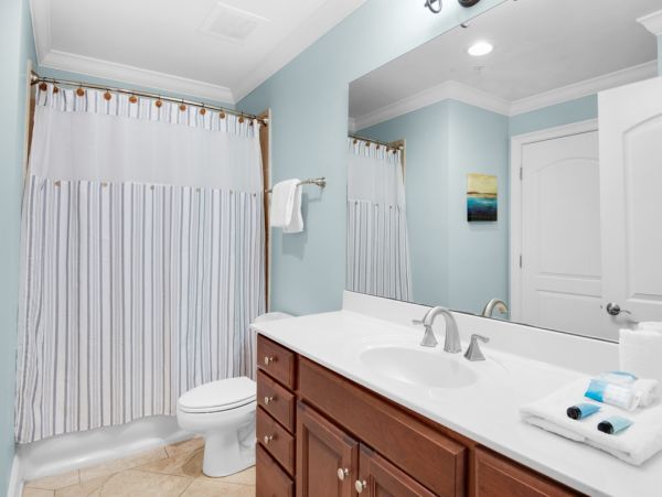 Beachfront Destin Condo Rental - Luxury Gulf-Front Vacation Rental with Pool