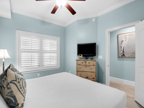 Beachfront Destin Condo Rental - Luxury Gulf-Front Vacation Rental with Pool