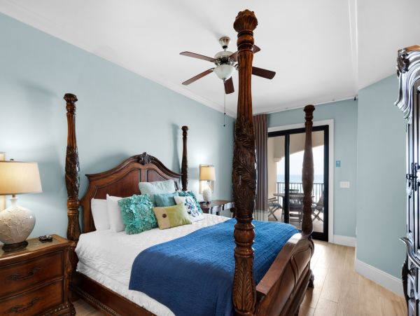 Beachfront Destin Condo Rental - Luxury Gulf-Front Vacation Rental with Pool