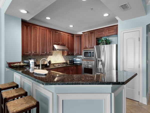 Beachfront Destin Condo Rental - Luxury Gulf-Front Vacation Rental with Pool