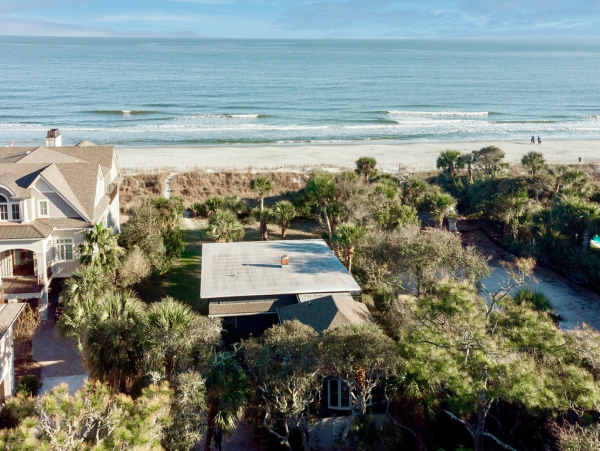 Beautiful & Cozy Vacation Home Right on the Beach in Hilton Head