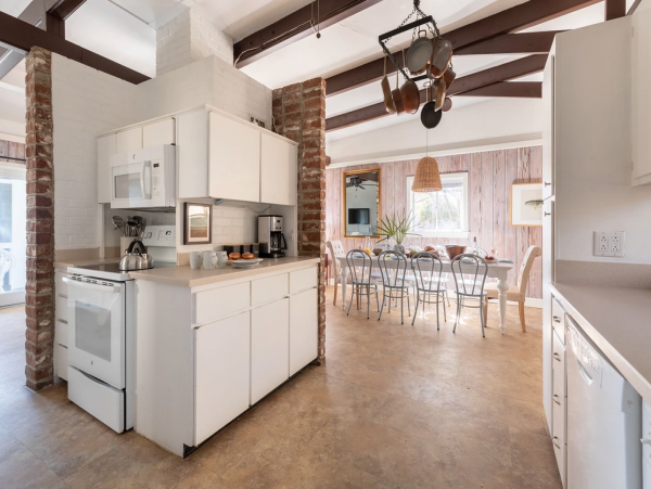 Beautiful & Cozy Vacation Home Right on the Beach in Hilton Head