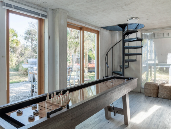 Beautiful & Cozy Vacation Home Right on the Beach in Hilton Head