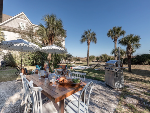 Beautiful & Cozy Vacation Home Right on the Beach in Hilton Head