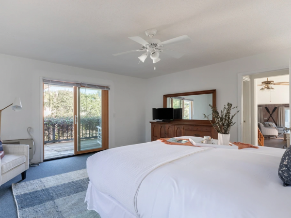 Beautiful & Cozy Vacation Home Right on the Beach in Hilton Head