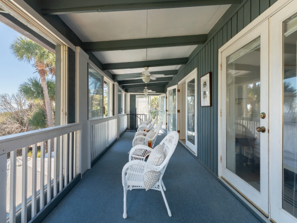 Beautiful & Cozy Vacation Home Right on the Beach in Hilton Head