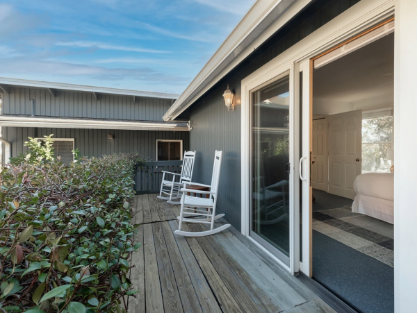Beautiful & Cozy Vacation Home Right on the Beach in Hilton Head