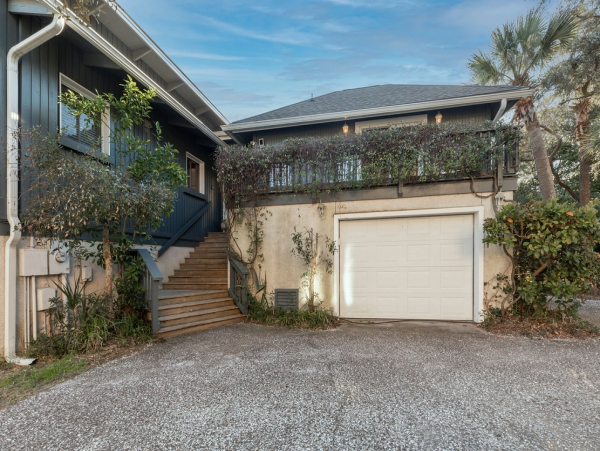 Beautiful & Cozy Vacation Home Right on the Beach in Hilton Head