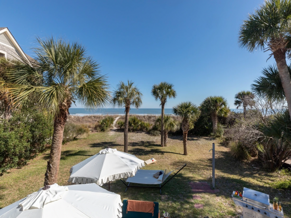 Beautiful & Cozy Vacation Home Right on the Beach in Hilton Head