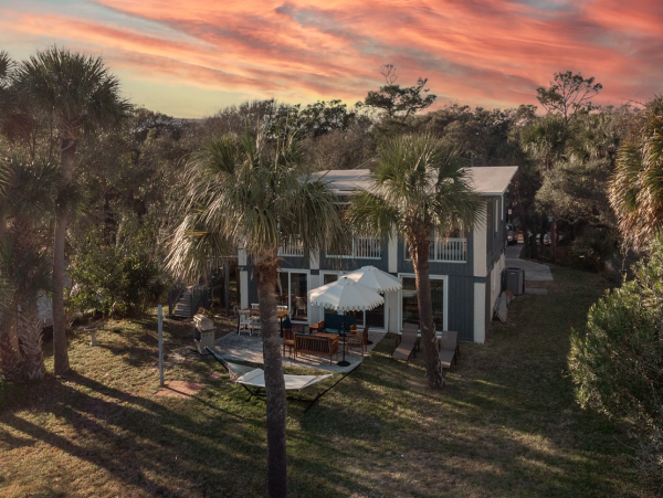 Beautiful & Cozy Vacation Home Right on the Beach in Hilton Head