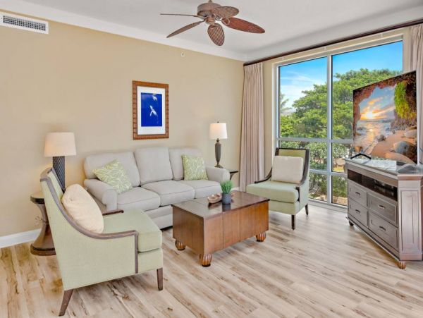 Expansive 2 Bedroom Parcial Ocean View Corner Suite in Kaanapali