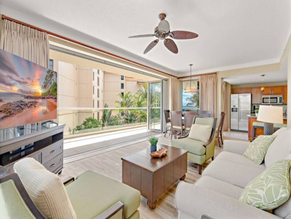 Expansive 2 Bedroom Parcial Ocean View Corner Suite in Kaanapali