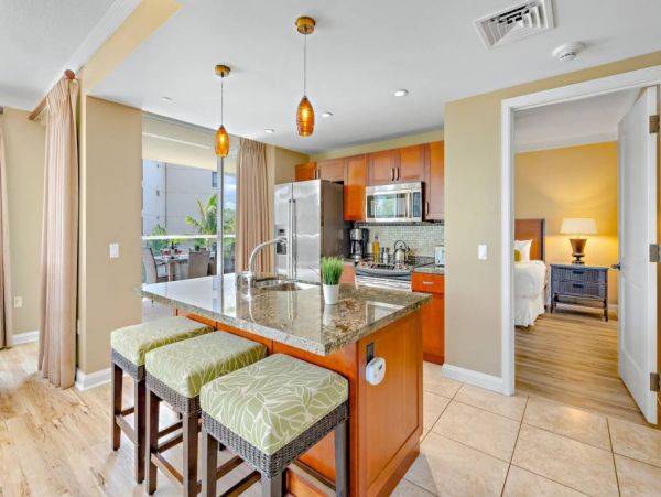 Expansive 2 Bedroom Parcial Ocean View Corner Suite in Kaanapali