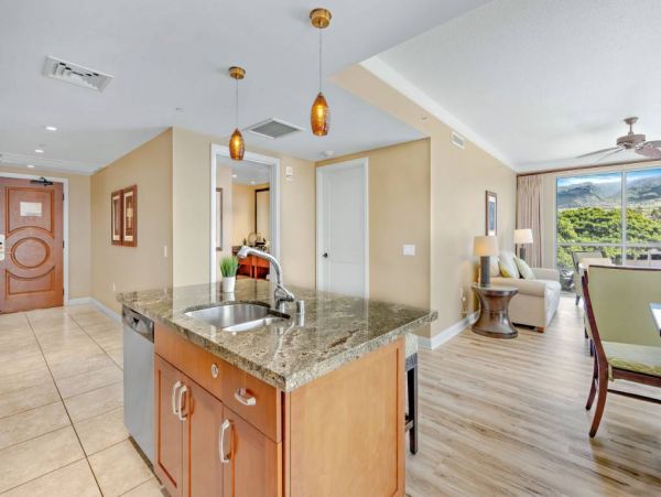 Expansive 2 Bedroom Parcial Ocean View Corner Suite in Kaanapali