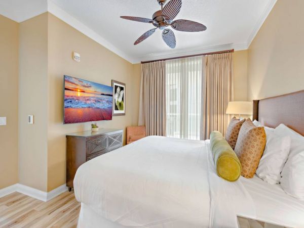 Expansive 2 Bedroom Parcial Ocean View Corner Suite in Kaanapali