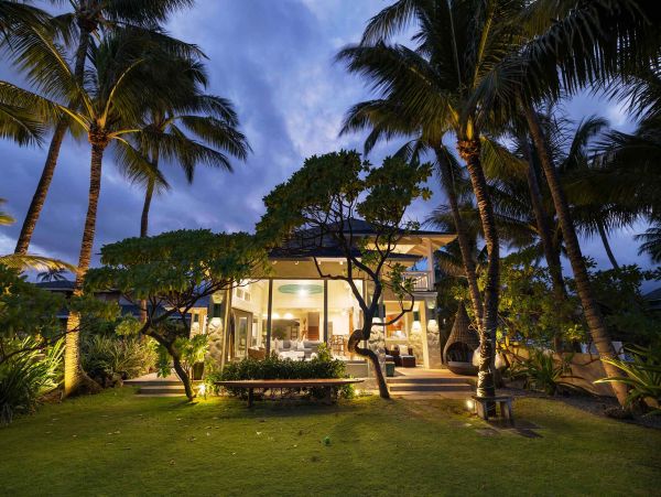Oceanfront Kailua Vacation Home Six Bedroom