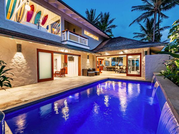 Oceanfront Kailua Vacation Home Six Bedroom