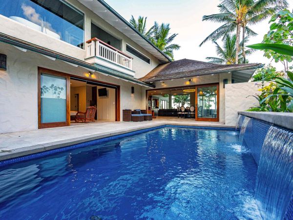 Oceanfront Kailua Vacation Home Six Bedroom