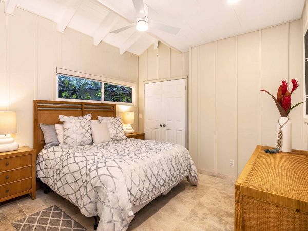 Oceanfront Kailua Vacation Home Six Bedroom