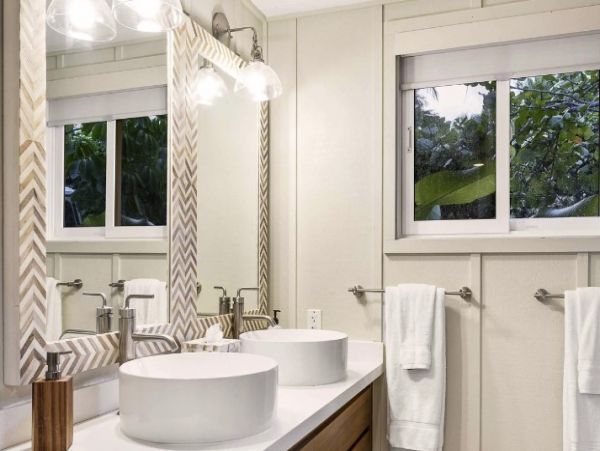 Oceanfront Kailua Vacation Home Six Bedroom