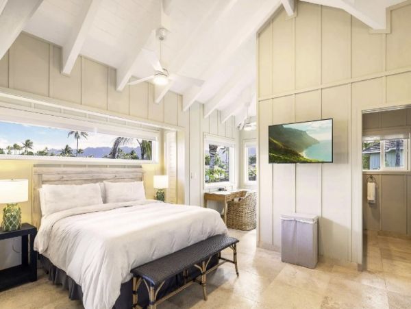 Oceanfront Kailua Vacation Home Six Bedroom