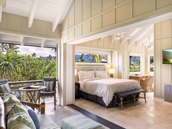 Oceanfront Kailua Vacation Home Six Bedroom