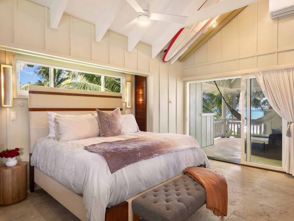 Oceanfront Kailua Vacation Home Six Bedroom