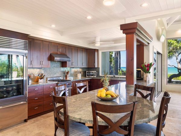 Oceanfront Kailua Vacation Home Six Bedroom