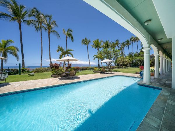 Oceanfront Lahaina Vacation Condo One Bedroom