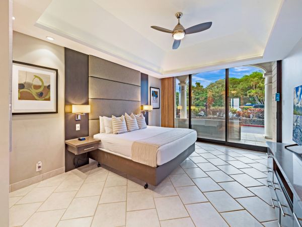 Oceanfront Lahaina Vacation Condo One Bedroom