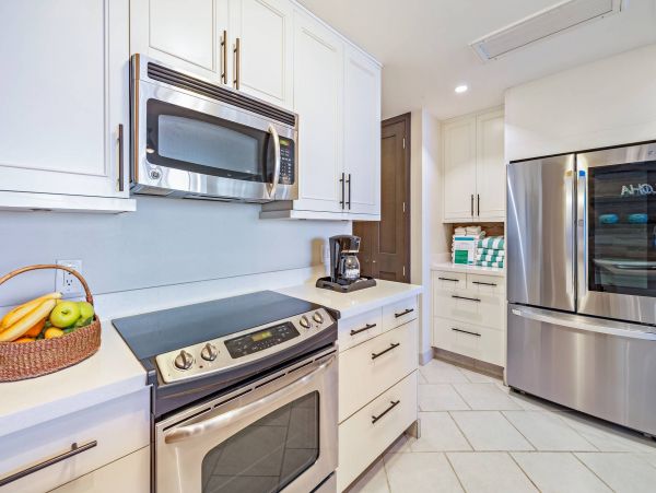 Oceanfront Lahaina Vacation Condo One Bedroom