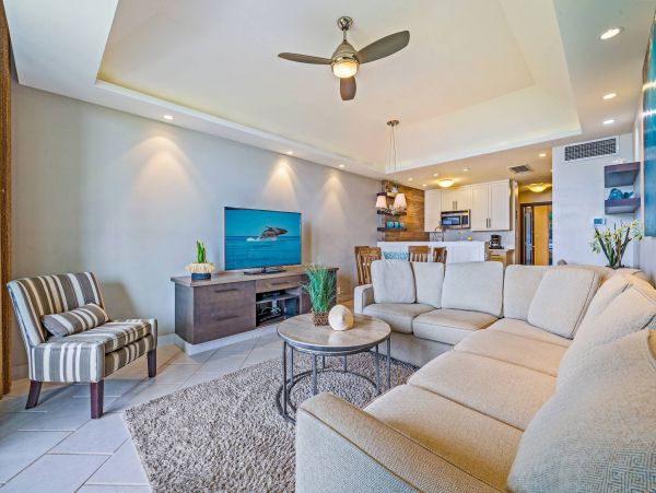 Oceanfront Lahaina Vacation Condo One Bedroom