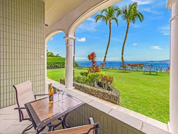 Oceanfront Lahaina Vacation Condo One Bedroom
