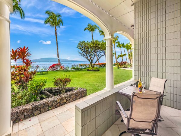 Oceanfront Lahaina Vacation Condo One Bedroom