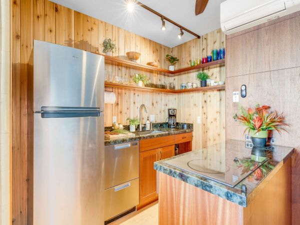 Luxury Top Floor Condo Two Bedrooms Amazing Ocean Views